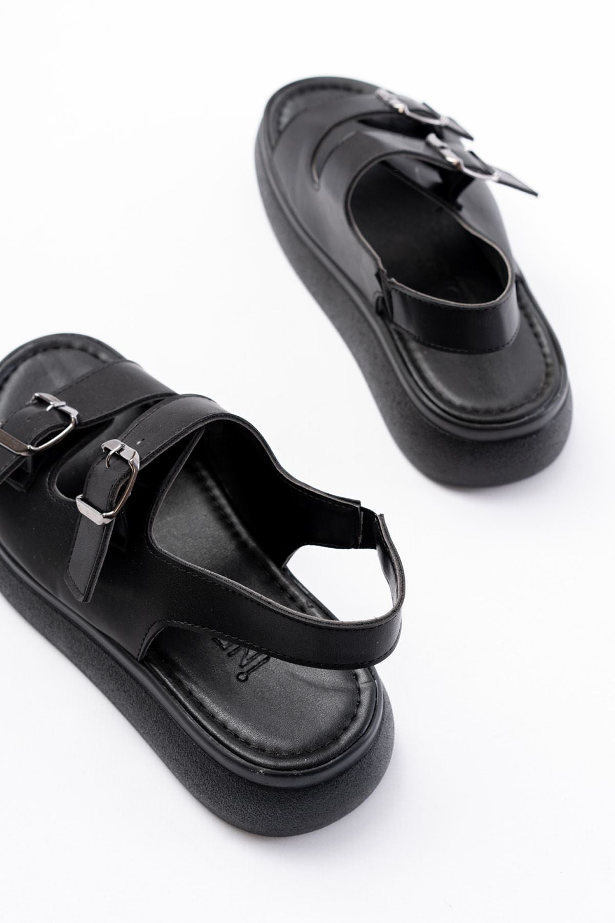 Lirona Mat Deri Siyah Toka Detaylı Kadın Sandalet - ILOVESHOES