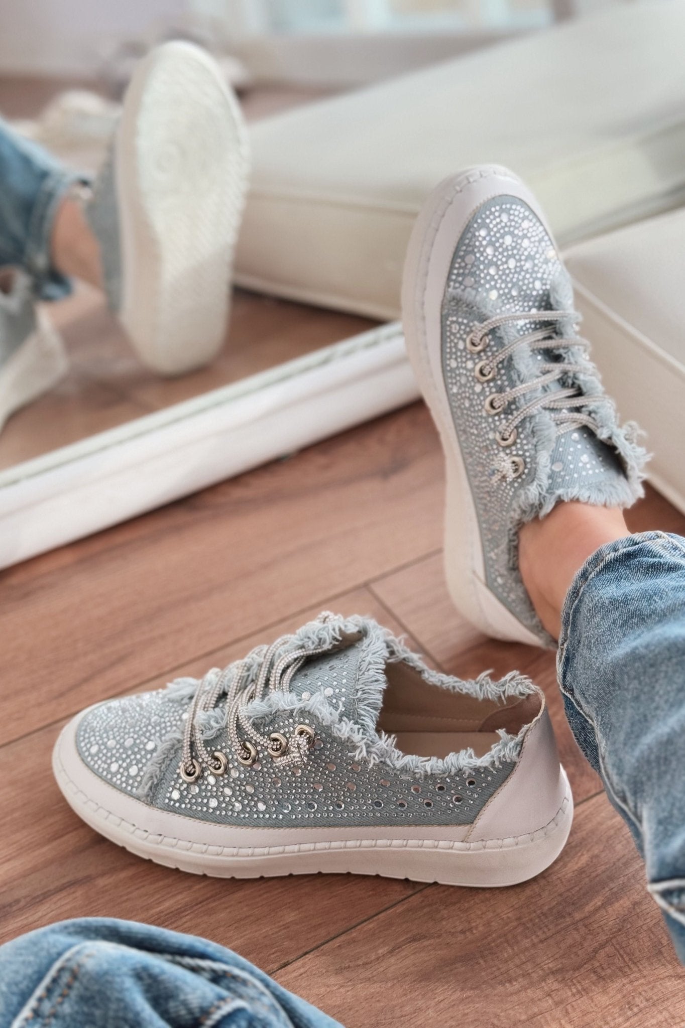 Renora Taş Detaylı Açık Mavi Jean Kadın Spor Ayakkabı - ILOVESHOES