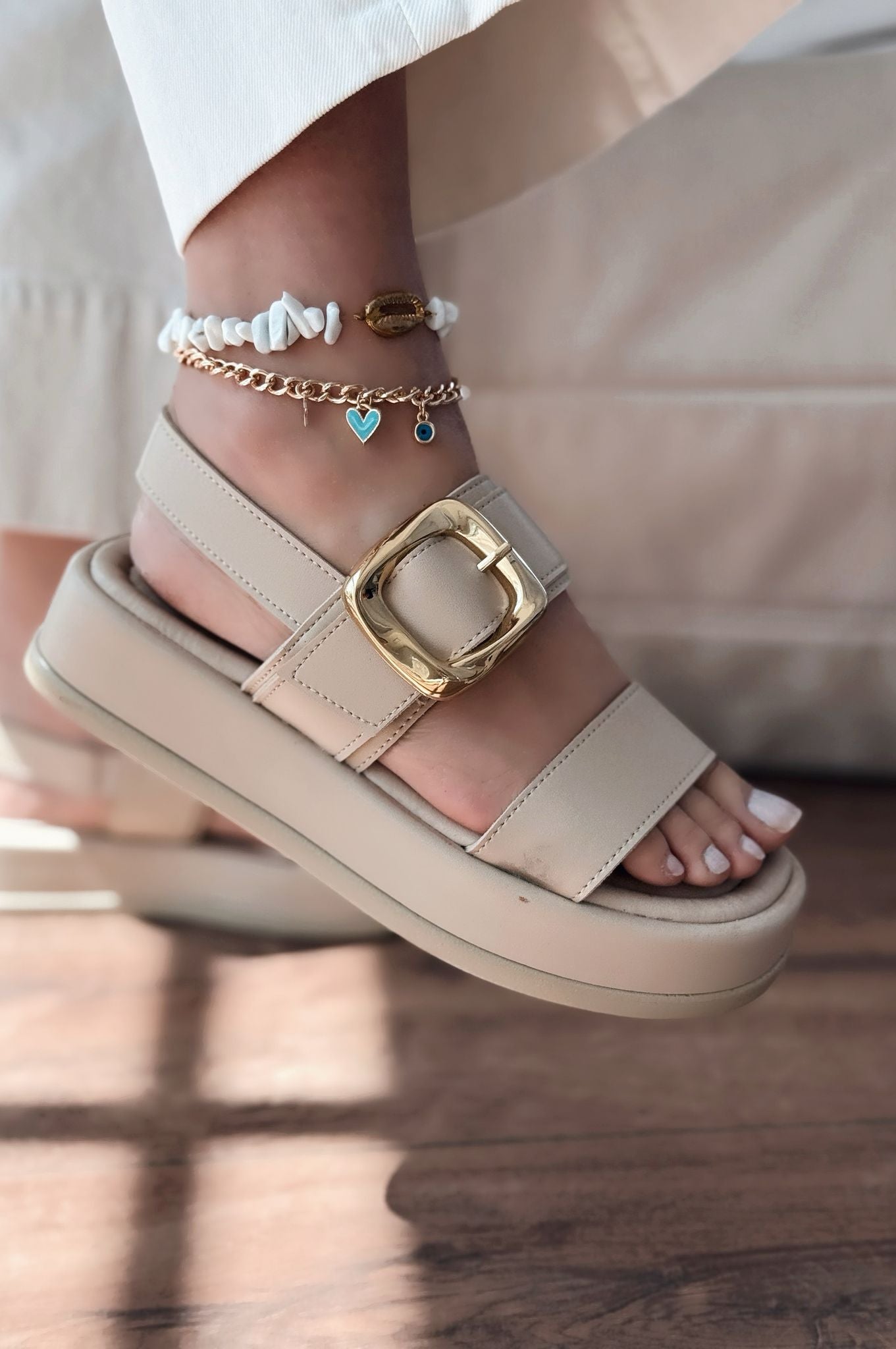 Sowensa Mat Deri Toka Detaylı Kadın Sandalet Bej - ILOVESHOES
