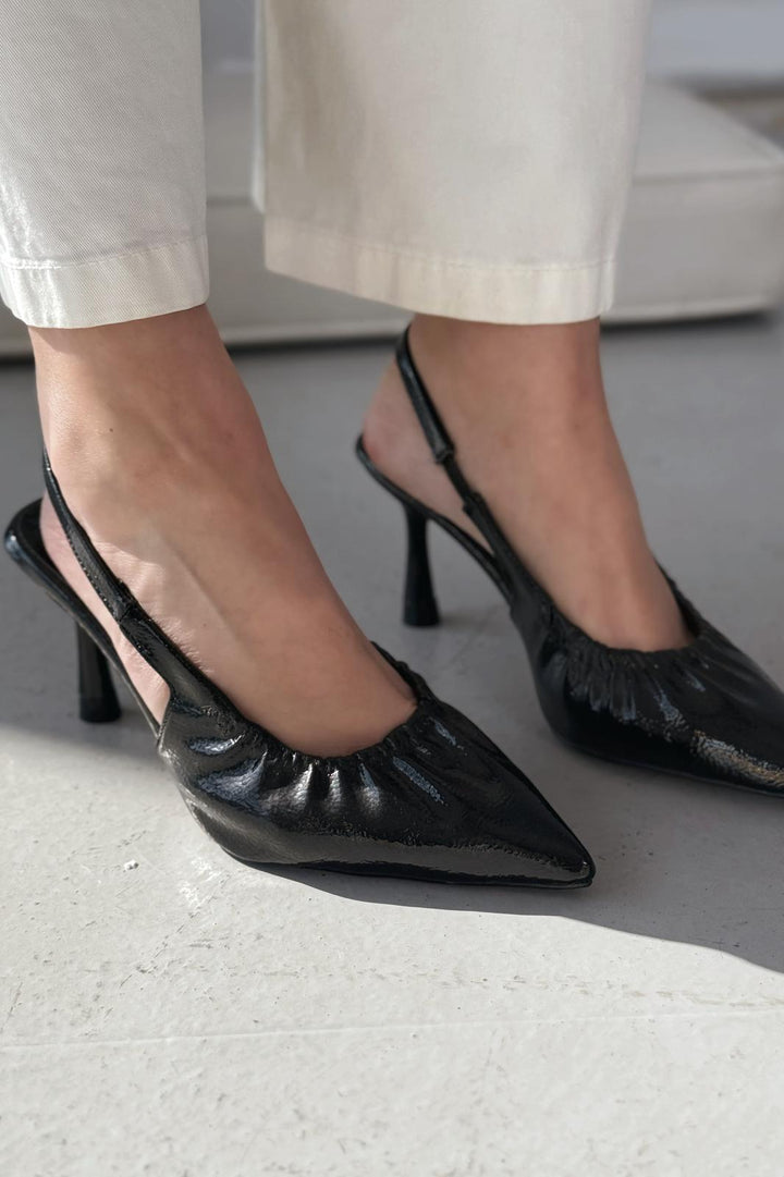 Naline Kırışık Rugan Siyah Kadın Ayakkabı - ILOVESHOES