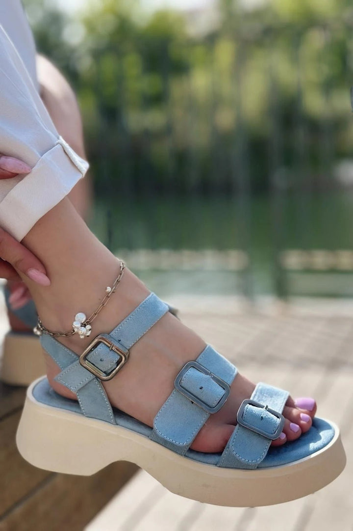 Neslon Süet Toka Detaylı Kadın Sandalet Bebek Mavisi - ILOVESHOES