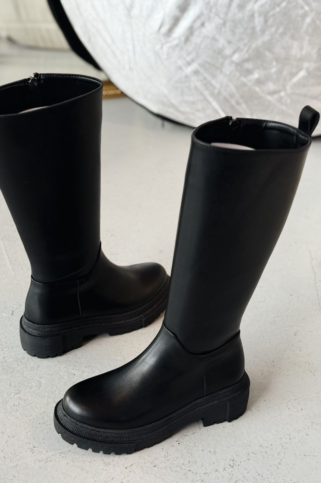 Vynor Siyah Fermuarlı Günlük Kadın Çizme