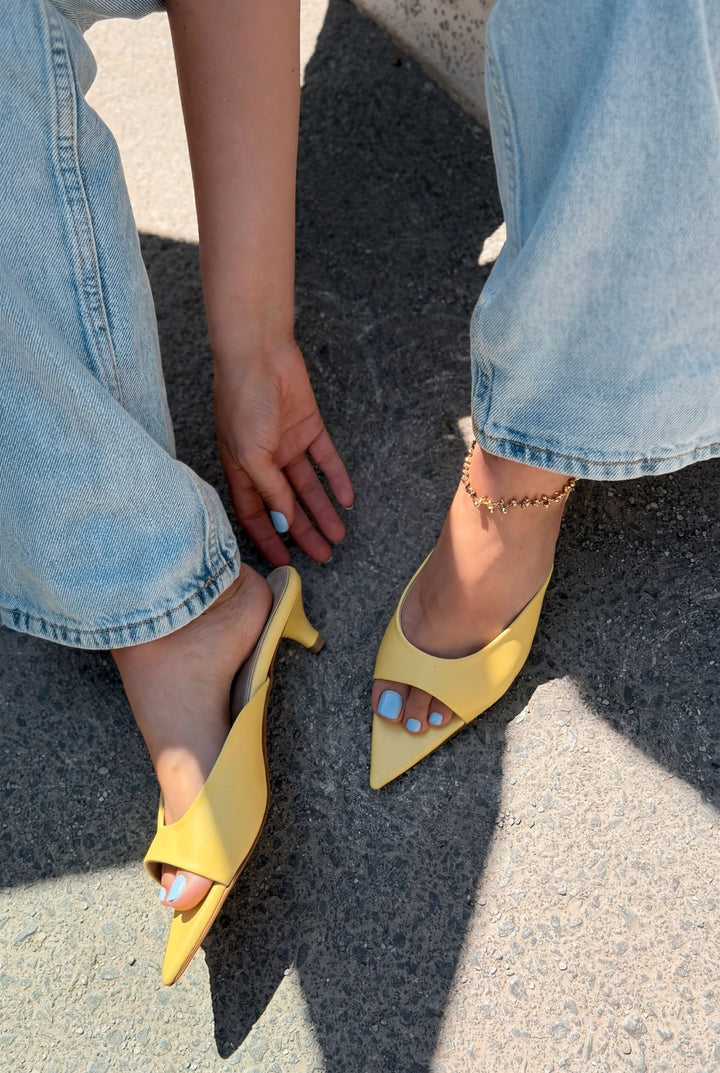 Boreni Sarı Mat Deri Kadın Topuklu Terlik - ILOVESHOES