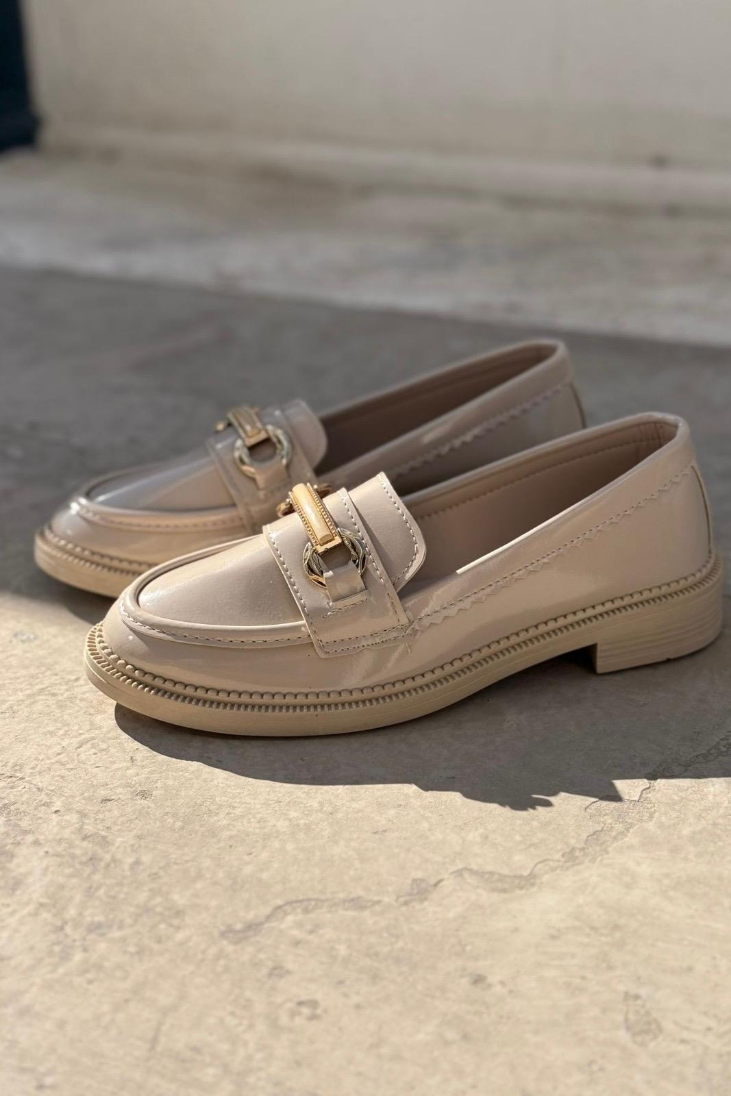 Duvra Rugan Bej Gold Toka Detaylı Kadın Loafer - ILOVESHOES