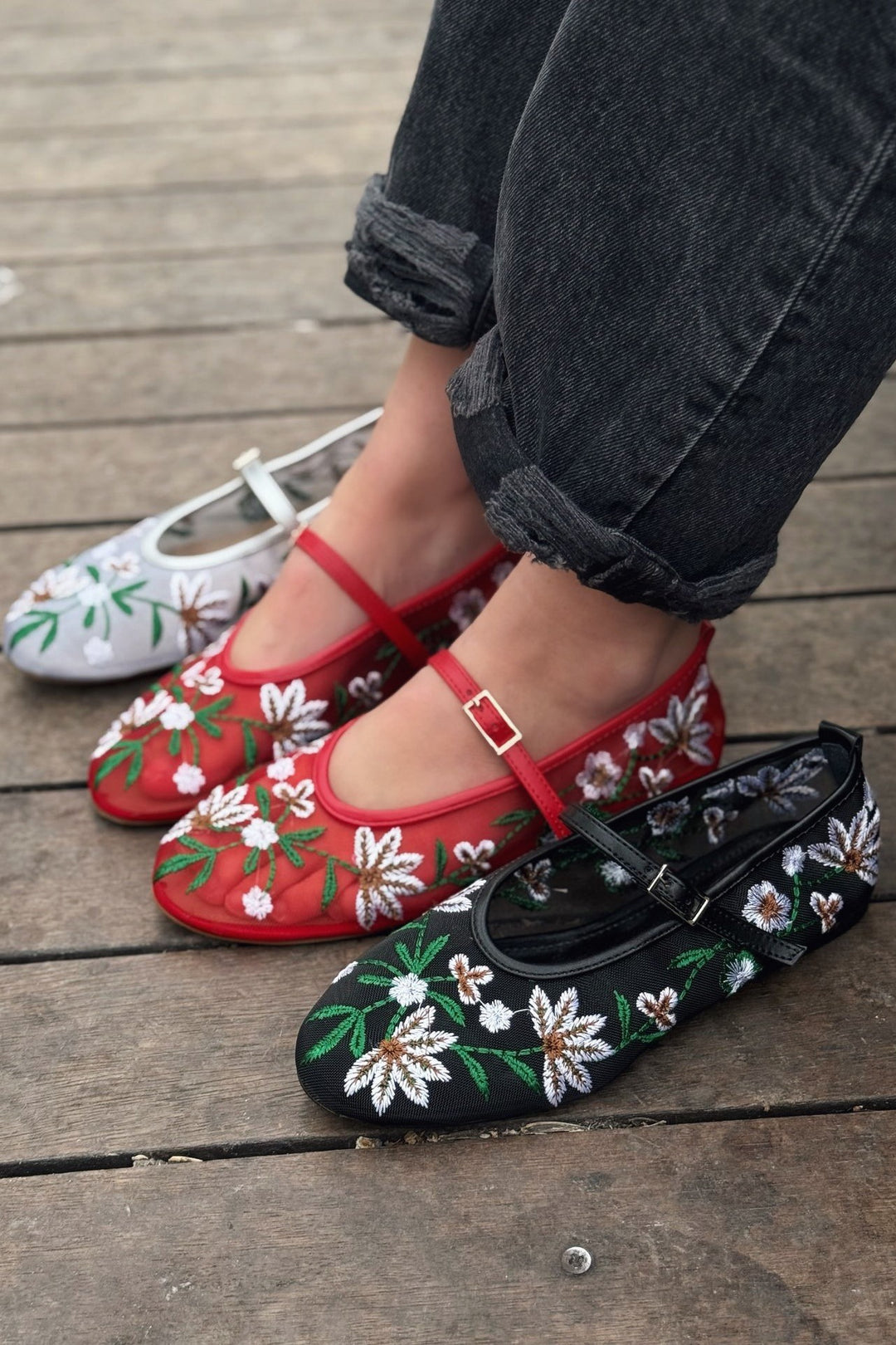 Krysol Nakış Detaylı Siyah File Babet - ILOVESHOES