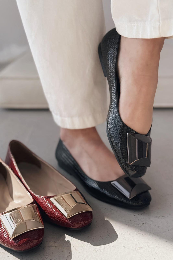 Axorend Parlak Deri Toka Detaylı Kadın Babet Siyah - ILOVESHOES