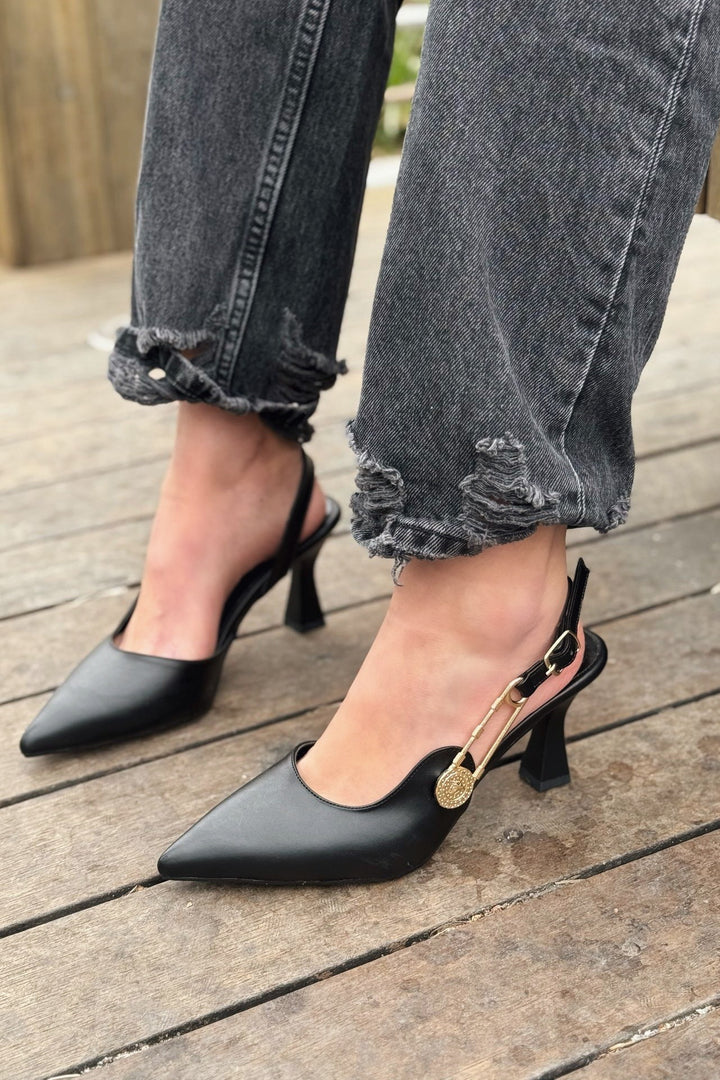 Relvor Mat Deri Siyah Toka Detaylı Stiletto