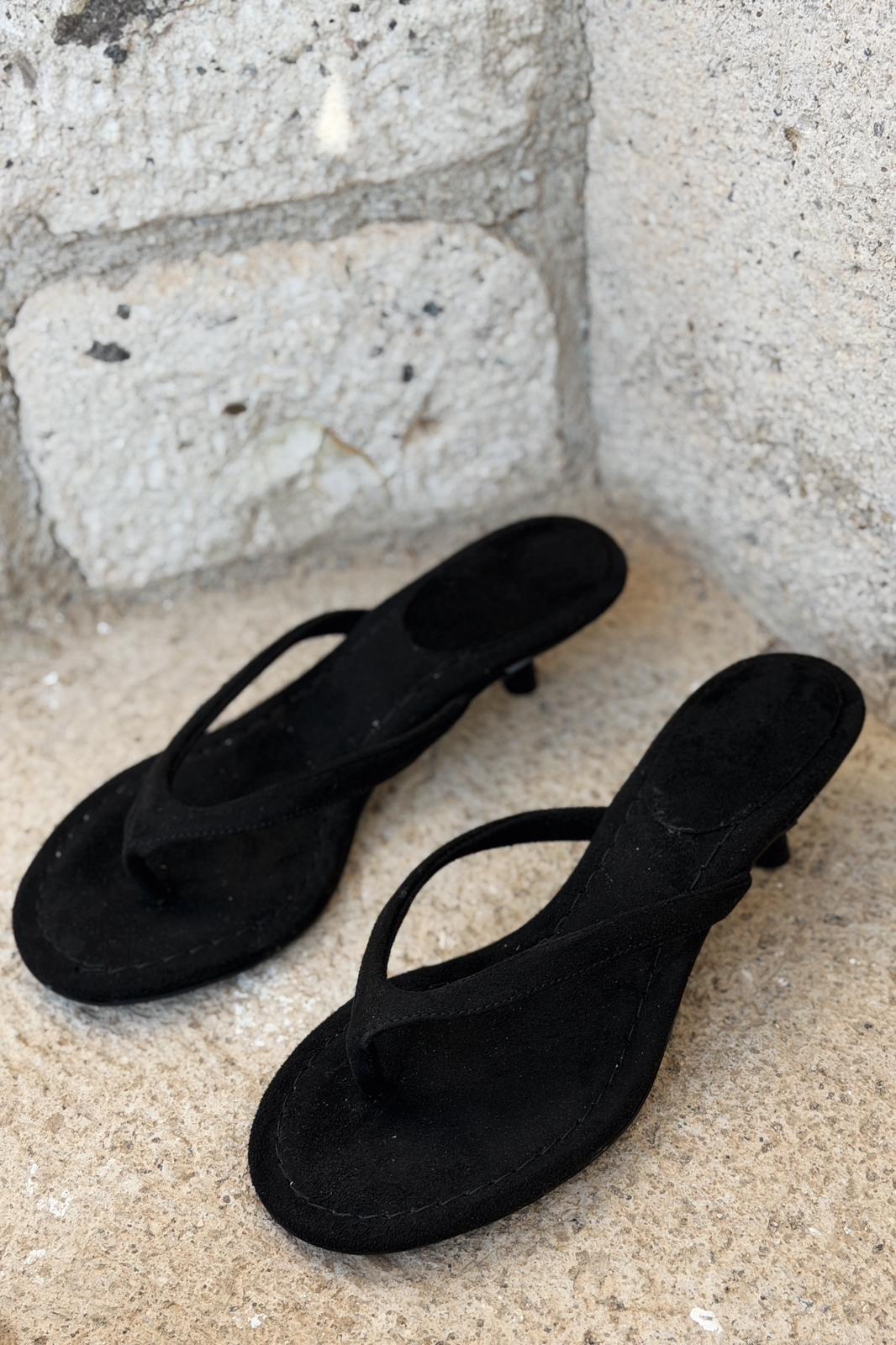 Arlene Topuklu Parmak Arası Terlik Siyah Süet - ILOVESHOES