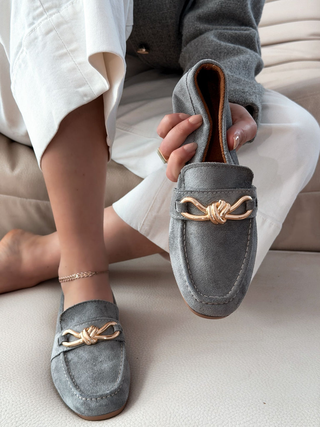 Avelis Kadın Loafer Gri Süet Fiyonk Detaylı - ILOVESHOES