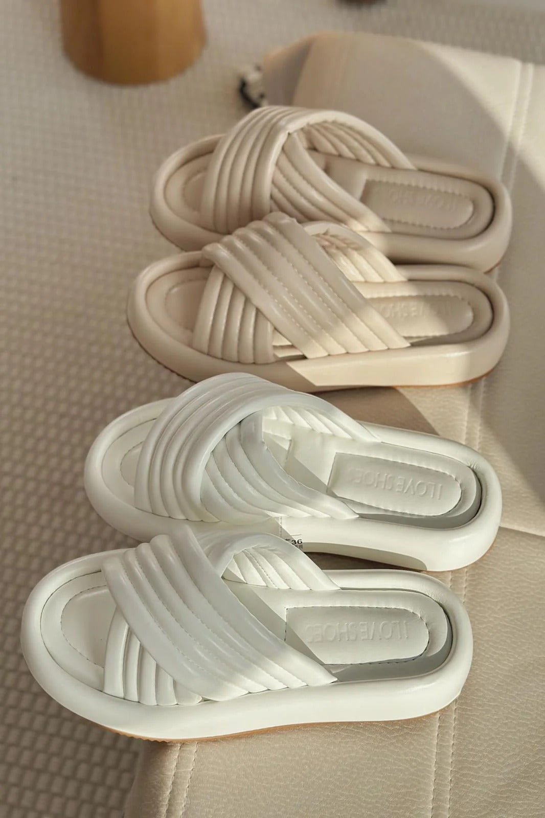 Zayten Mat Deri Beyaz Çapraz Bant Detaylı Kadın Terlik - ILOVESHOES