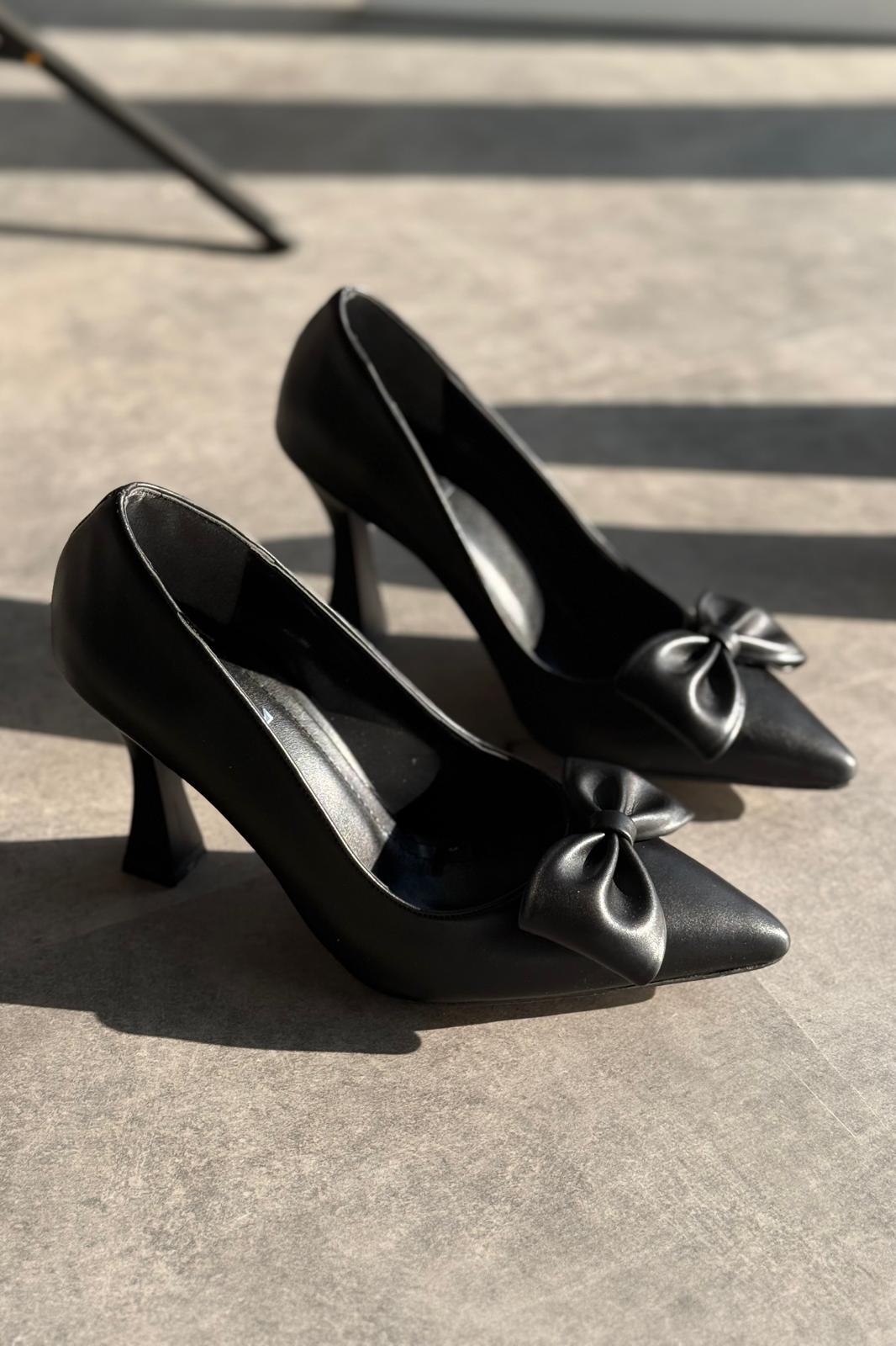 Odrin Mat Deri Siyah Fiyonk Detaylı Stiletto - ILOVESHOES