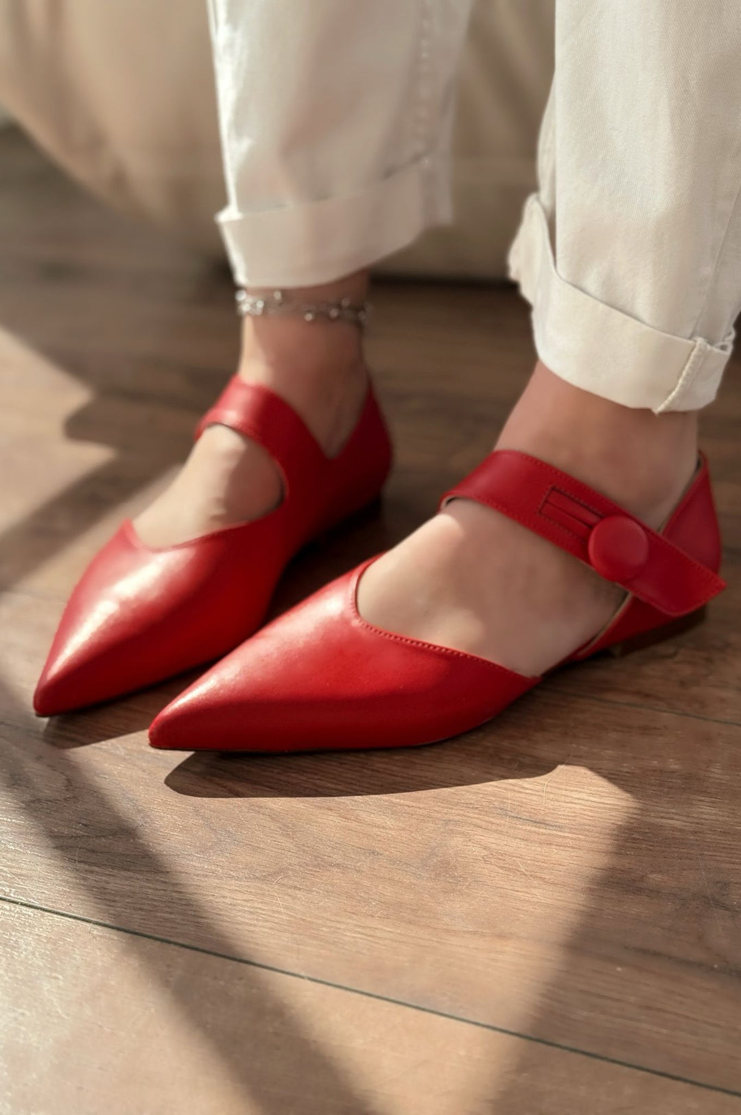 Peronsa Mat Deri Kırmızı Düğme Detaylı Babet - ILOVESHOES