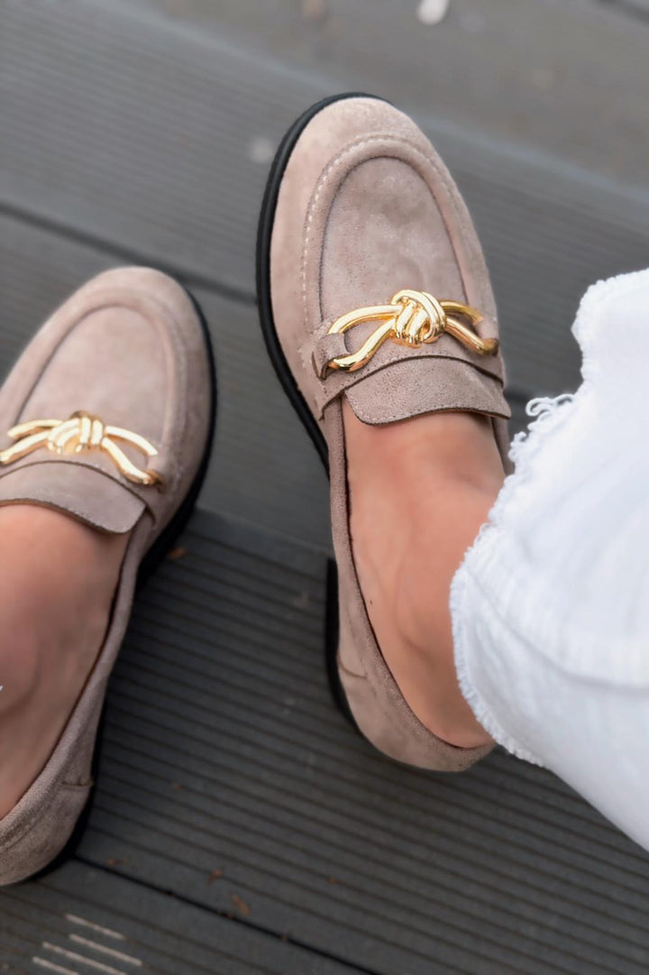 Norel Kadın Loafer Vizon Süet Fiyonk Detaylı - ILOVESHOES