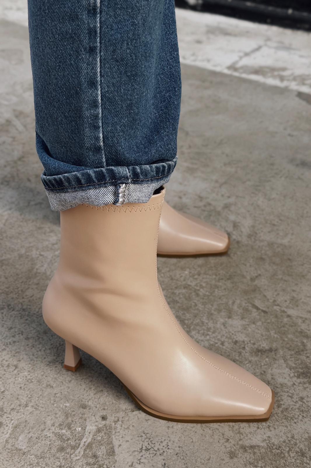 Alderie Kadın Topuklu Bot Bej Mat Deri - ILOVESHOES