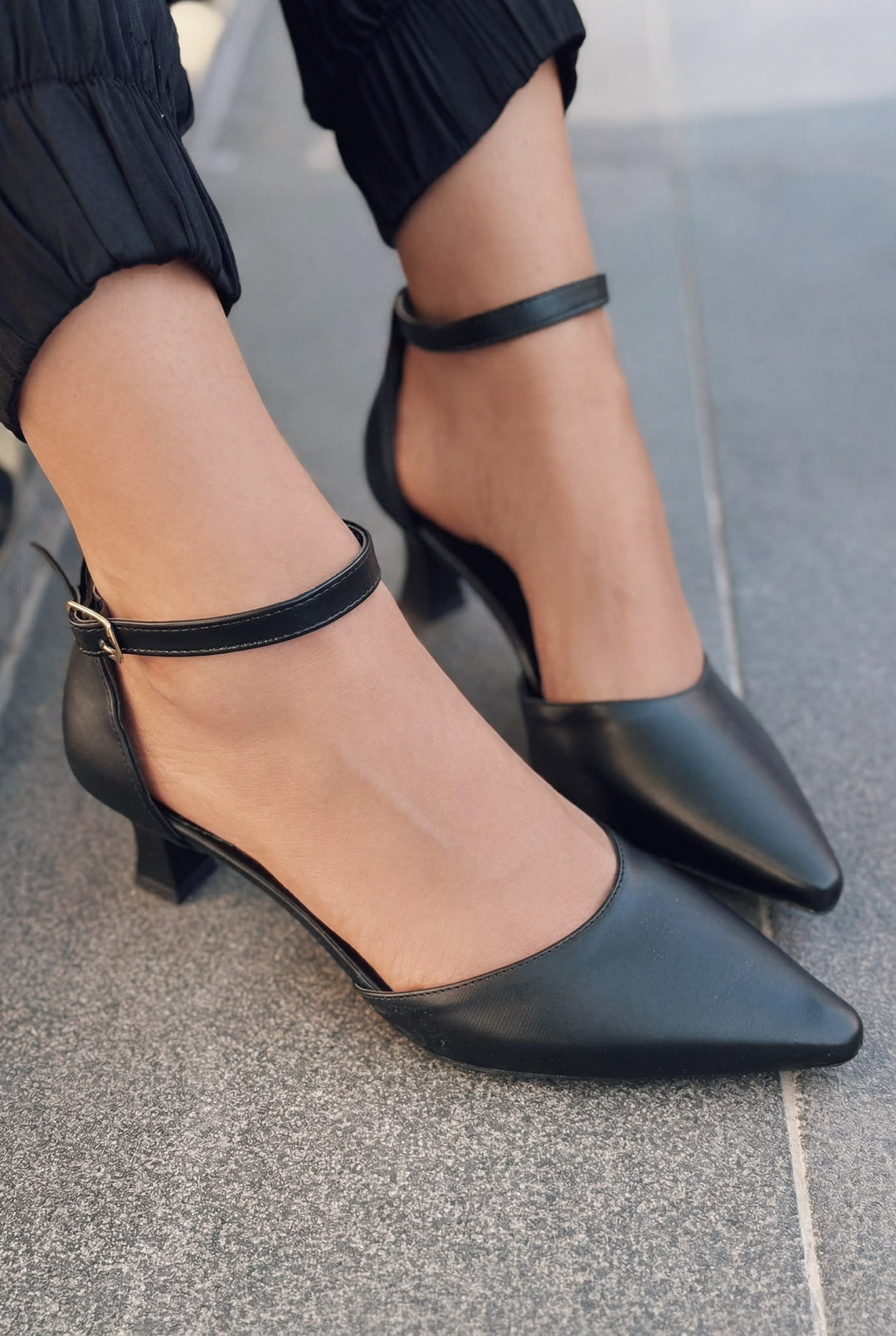 Arlin Siyah Mat Deri Kadın Stiletto