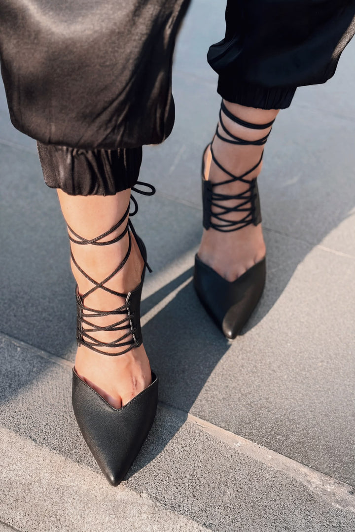 Aria Siyah Mat Deri Kadın Stiletto
