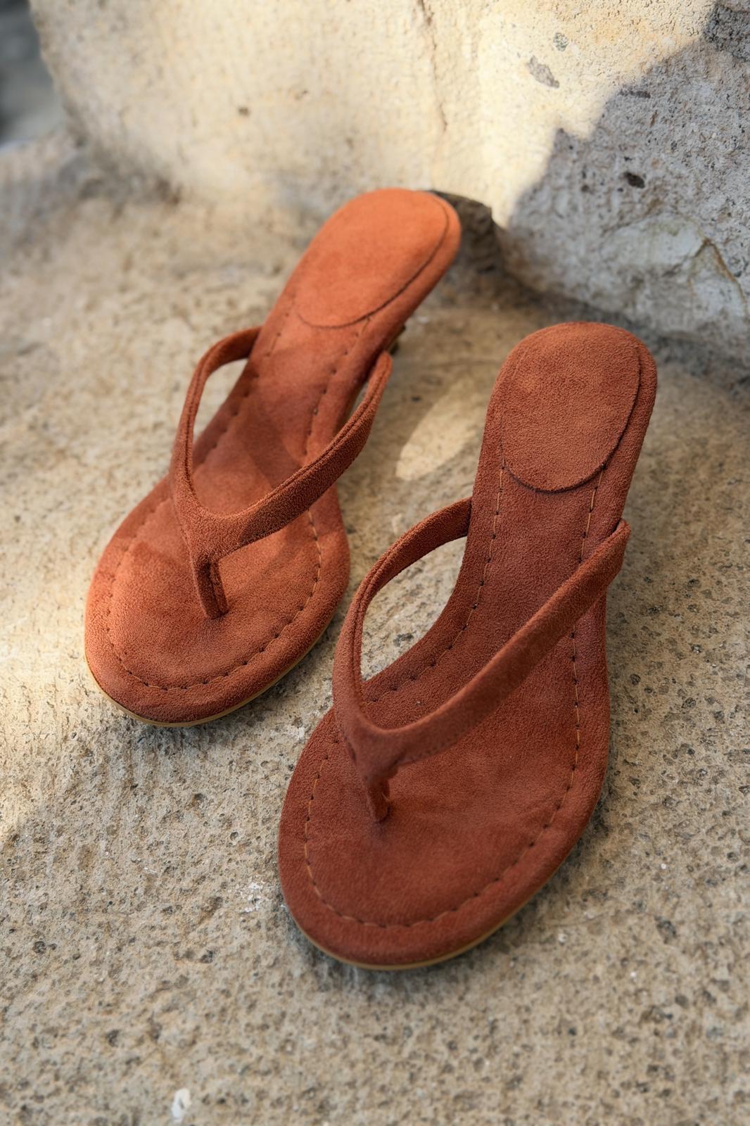 Arlene Topuklu Parmak Arası Terlik Kiremit Süet - ILOVESHOES