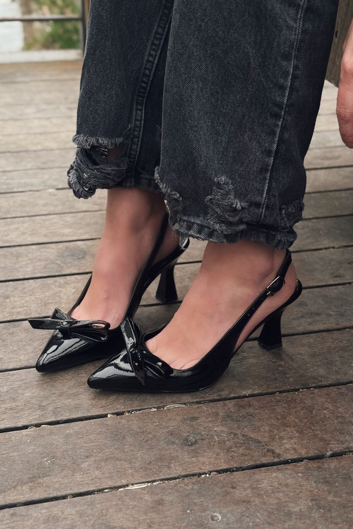 Levista Rugan Siyah Fiyonk Detaylı Stiletto