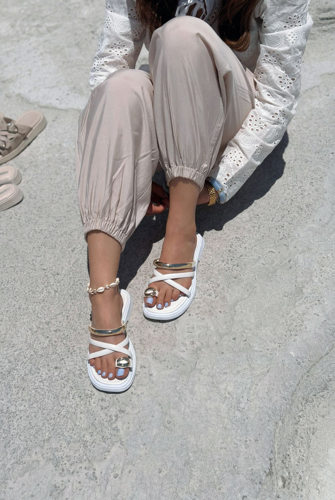 Tirano Beyaz Mat Deri Kadın Parmak Arası Terlik - ILOVESHOES