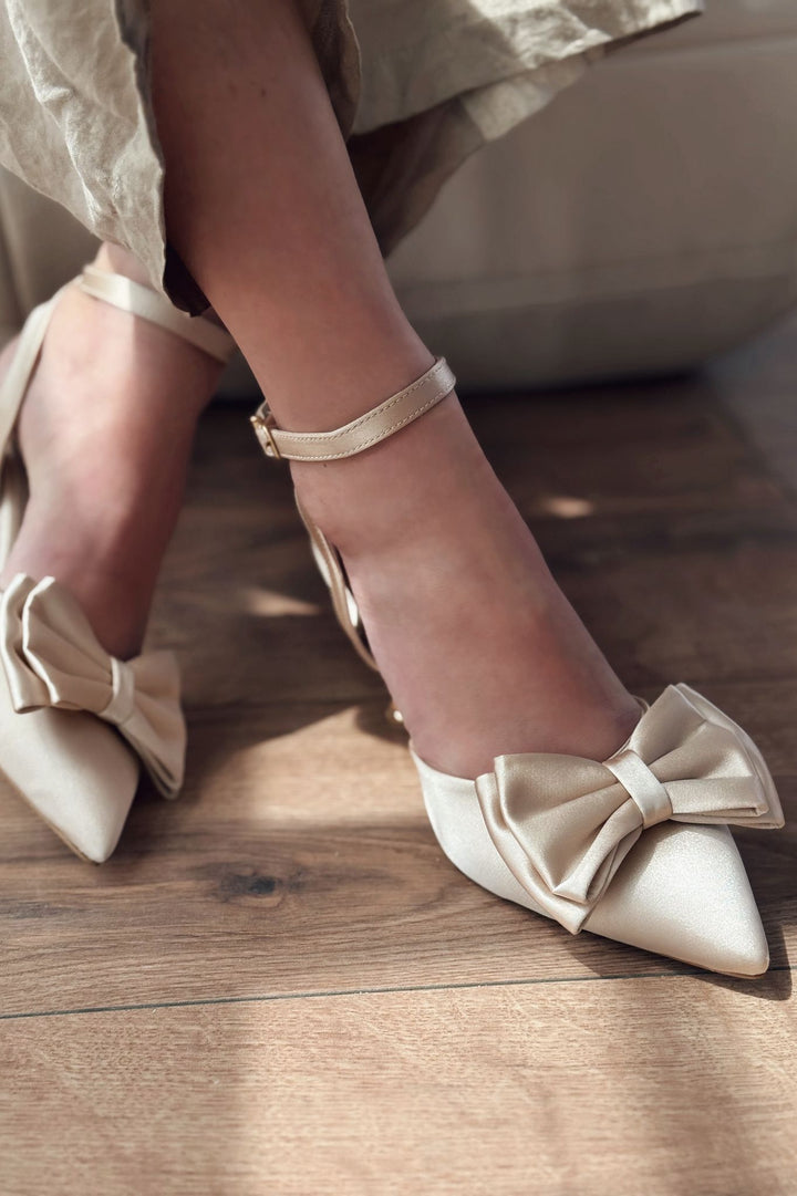 Jorena Saten Bej Fiyonk Detaylı Topuklu Ayakkabı - ILOVESHOES
