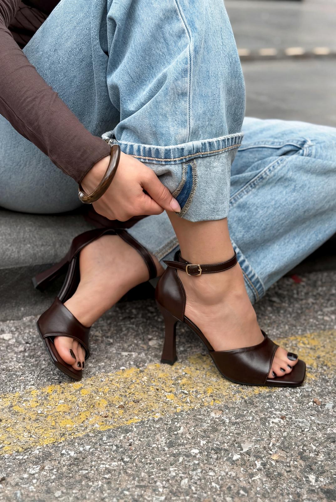 Arnel Acıkahve Mat Deri Kadın Topuklu Sandalet - ILOVESHOES