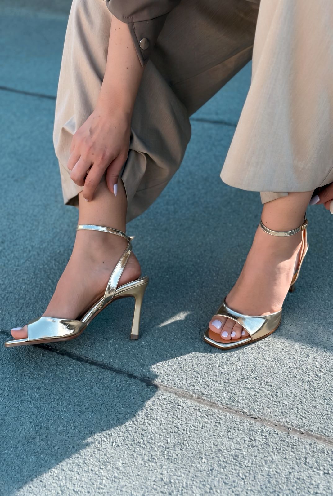 Elvona Gold Parlak Deri Kadın Topuklu Ayakkabı - ILOVESHOES