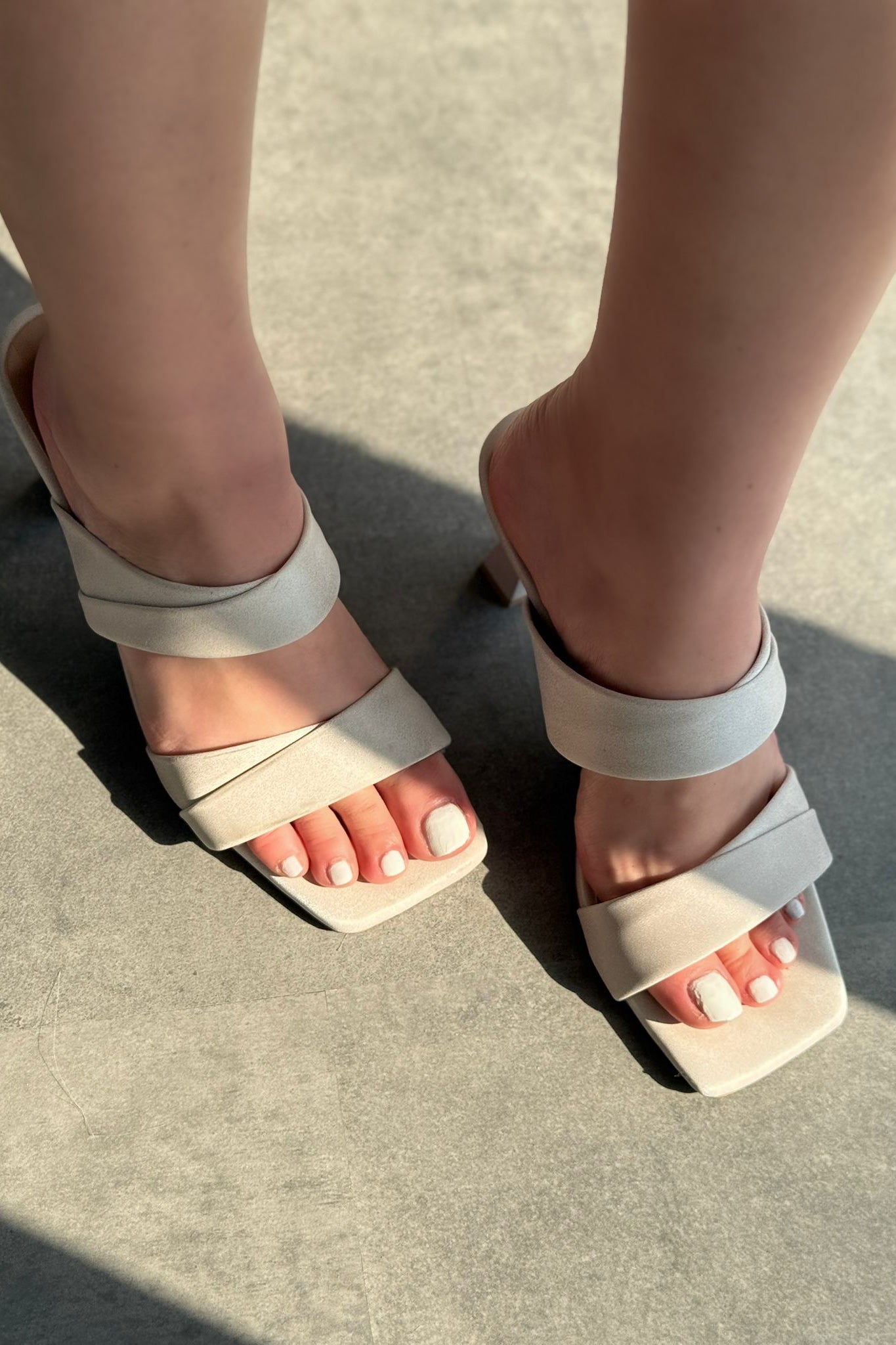 Mirvo Mat Deri Gri Bant Detaylı Topuklu Terlik - ILOVESHOES