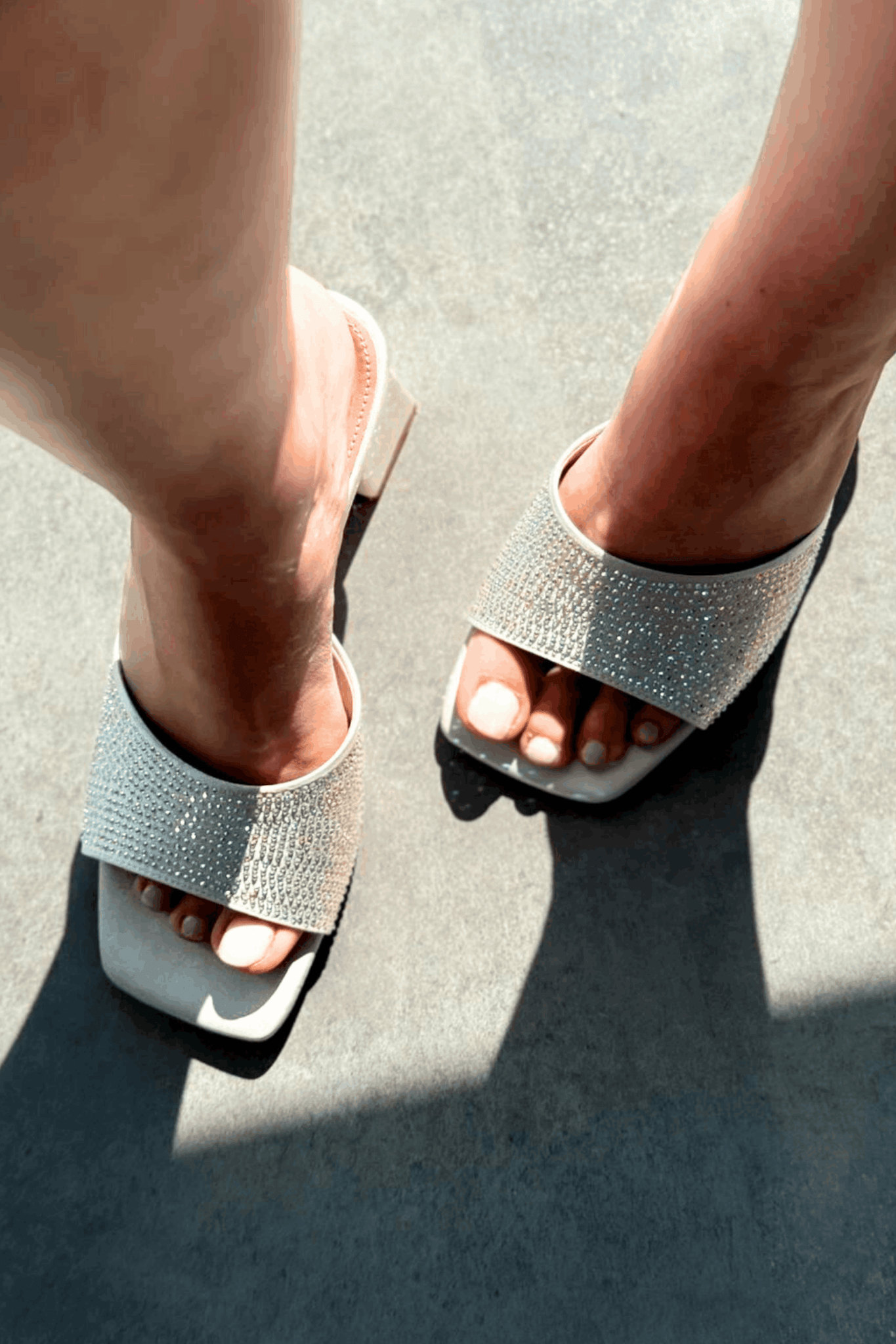 Norma Saten Gümüş Taş Detaylı Kalın Topuklu Terlik - ILOVESHOES
