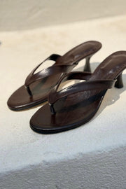 Ponya Mat Deri Acıkahve Parmak Arası Topuklu Terlik - ILOVESHOES