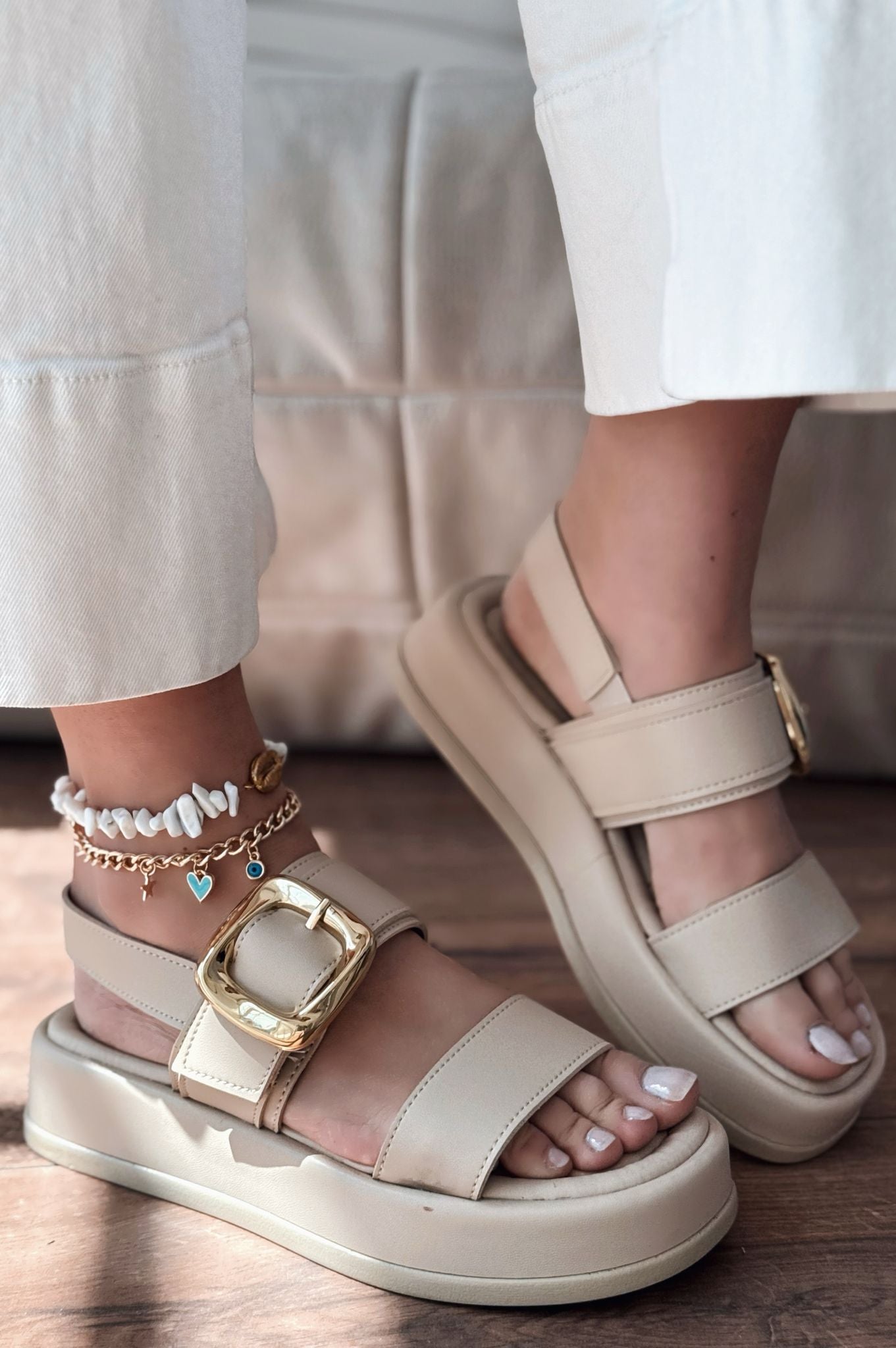 Sowensa Mat Deri Toka Detaylı Kadın Sandalet Bej - ILOVESHOES