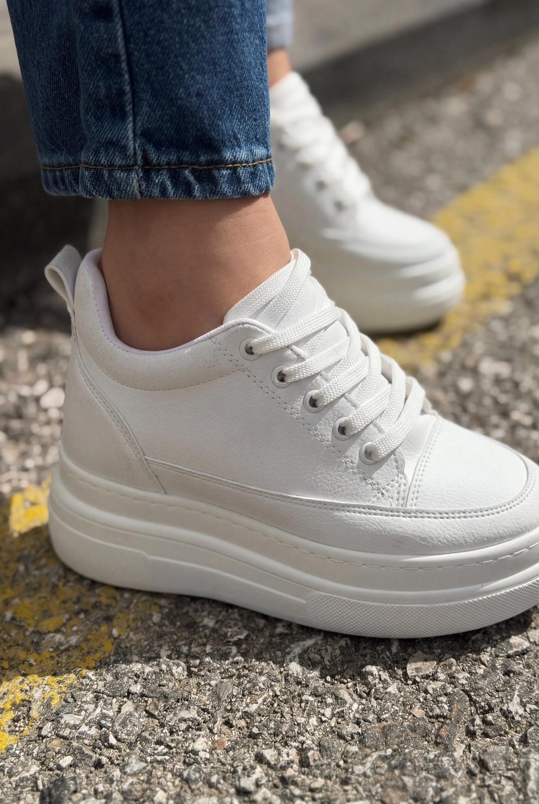 Korin Kadın Spor Ayakkabı Beyaz Mat Deri Gizli Topuklu - ILOVESHOES