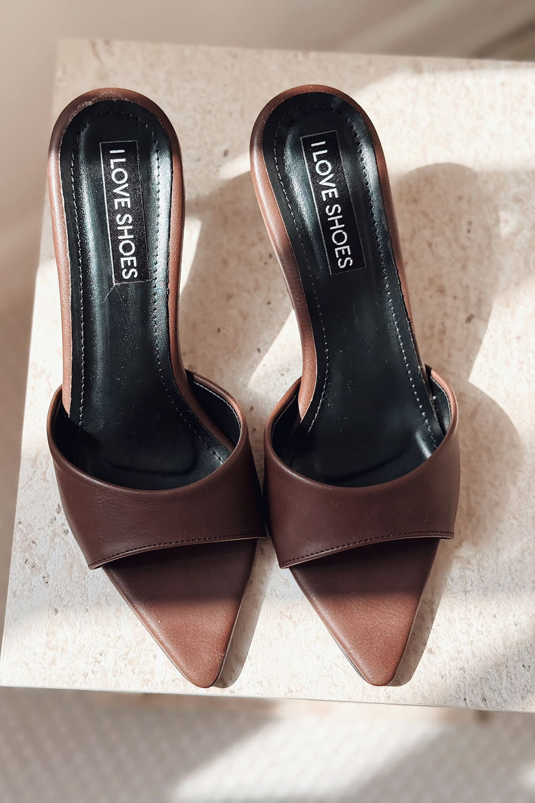 Yonspe Matte Leather Thin-Heeled Slippers Light Brown