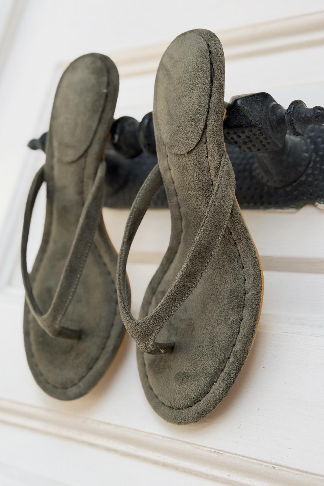 Arlene Topuklu Parmak Arası Terlik Haki Süet - ILOVESHOES