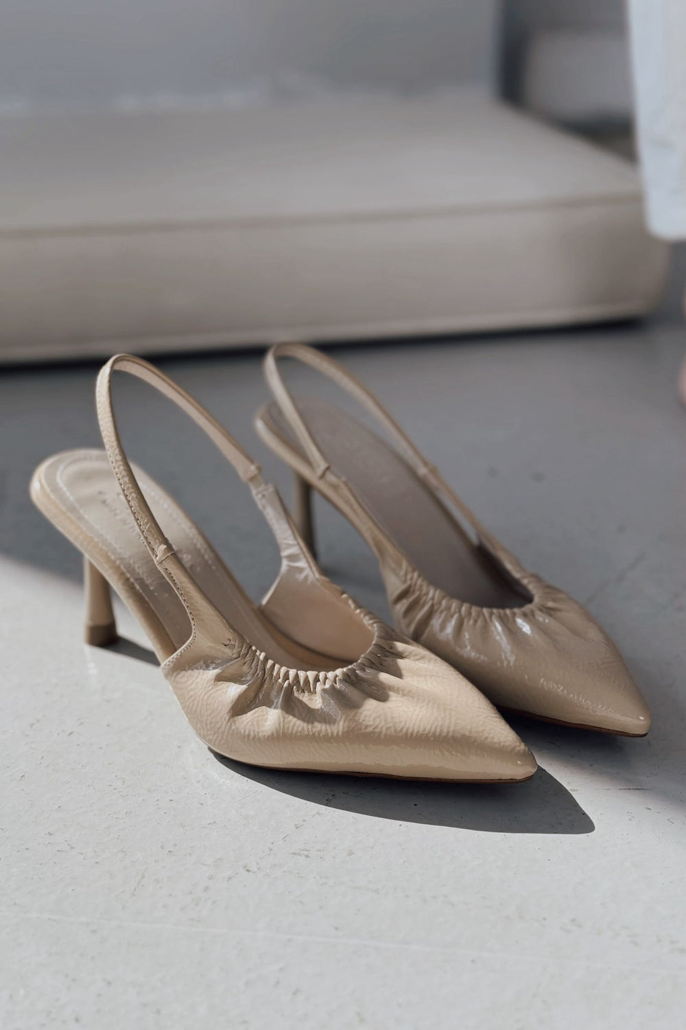Naline Kırışık Rugan Bej Kadın Ayakkabı - ILOVESHOES