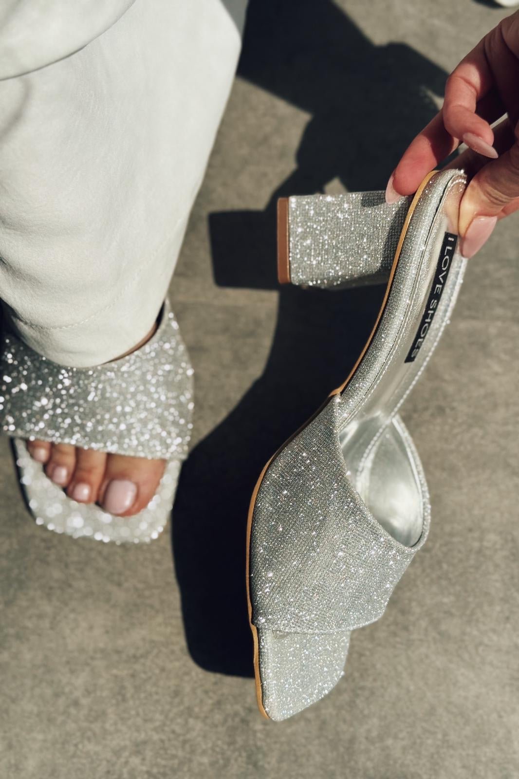 Vesso Tekstil Gümüş Kalın Topuklu Terlik - ILOVESHOES