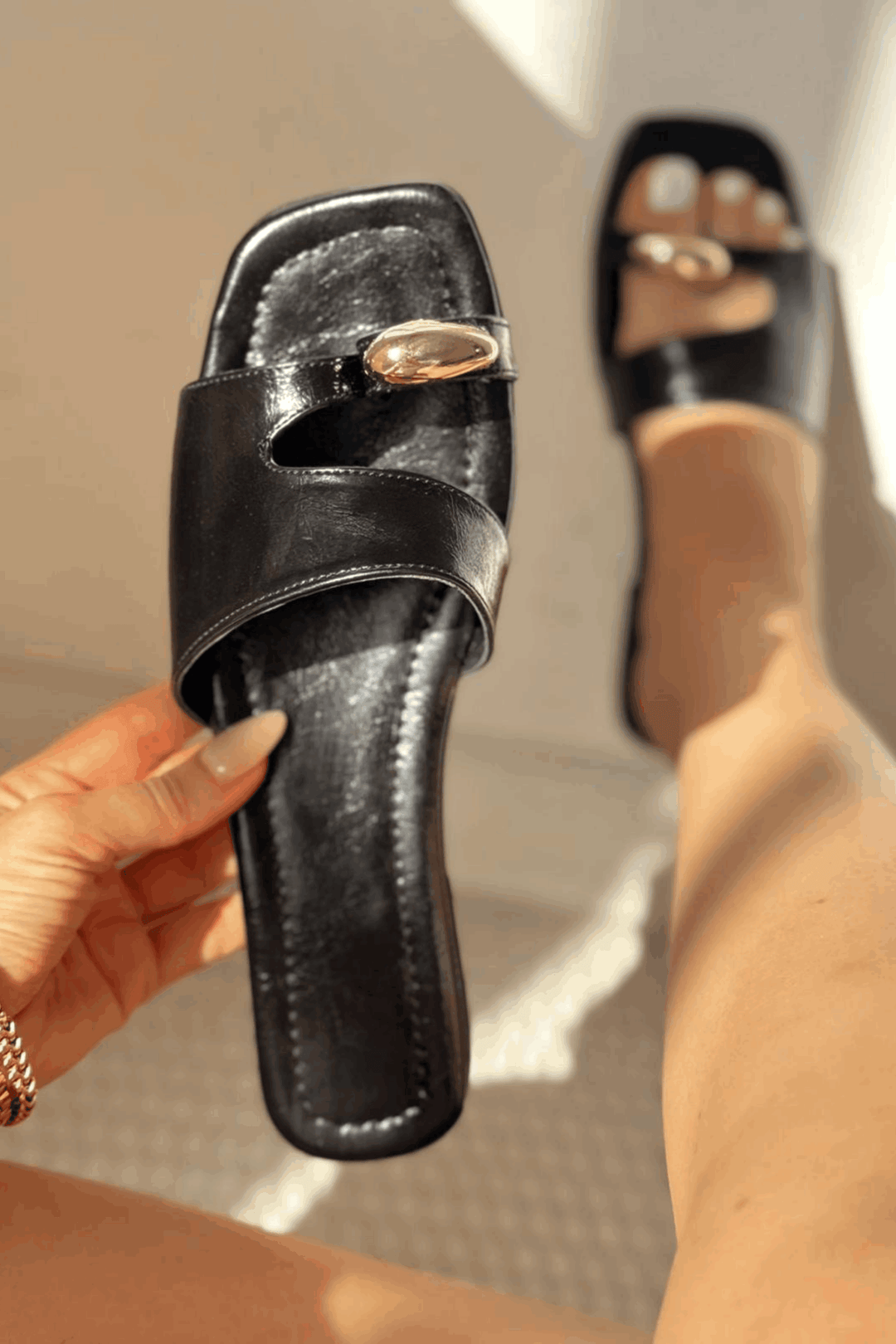 Velto Mat Deri Siyah Parmak Arası Kadın Terlik - ILOVESHOES