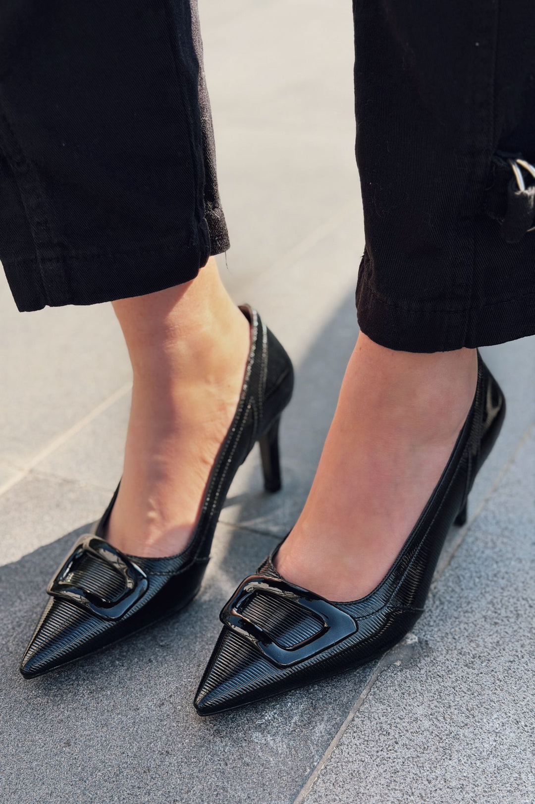 Finrel Stiletto Siyah Rugan Toka Detaylı - ILOVESHOES