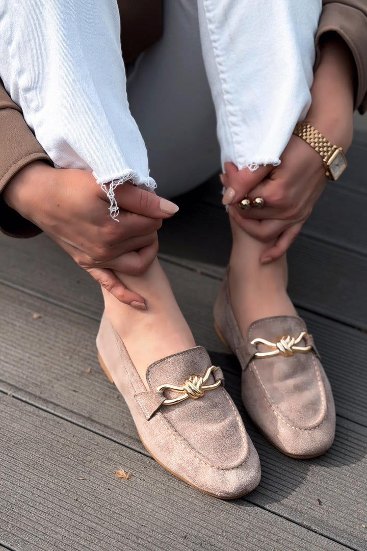Avelis Kadın Loafer Bej Süet Fiyonk Detaylı - ILOVESHOES