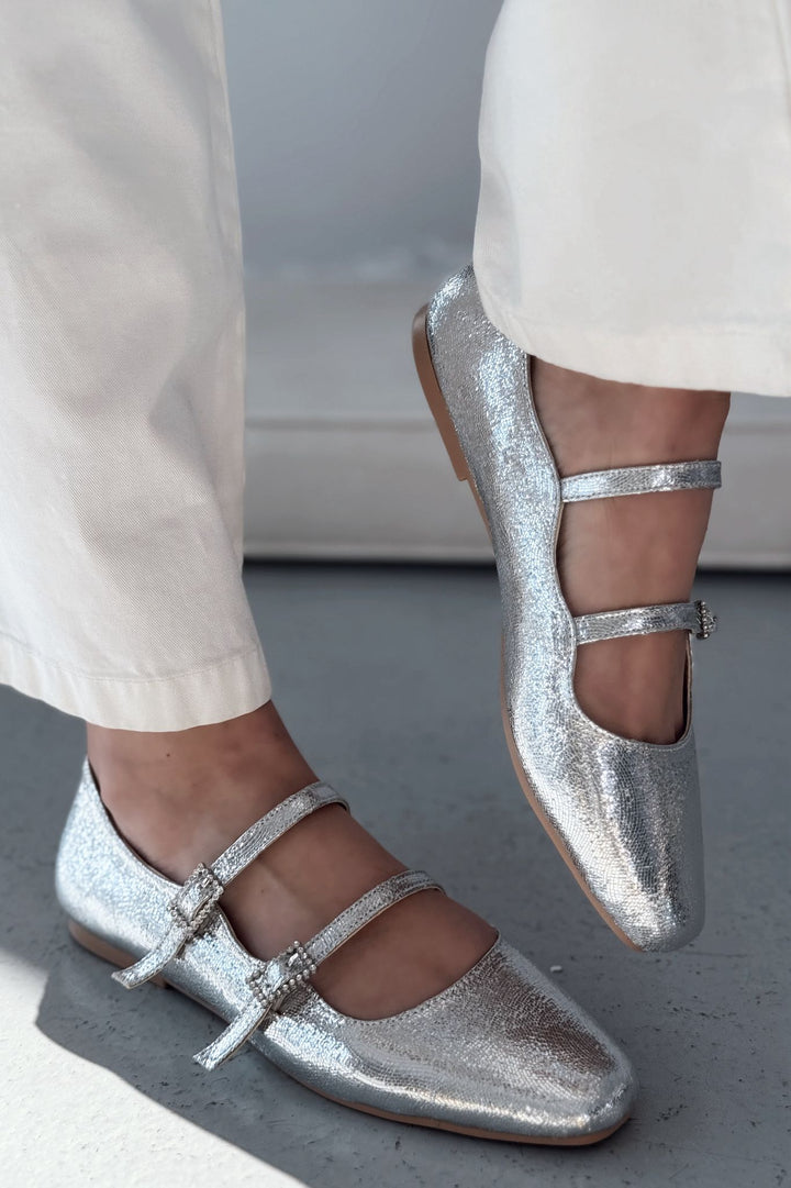Harwor Parlak Deri Toka Detaylı Kadın Babet Gümüş - ILOVESHOES Türkiye