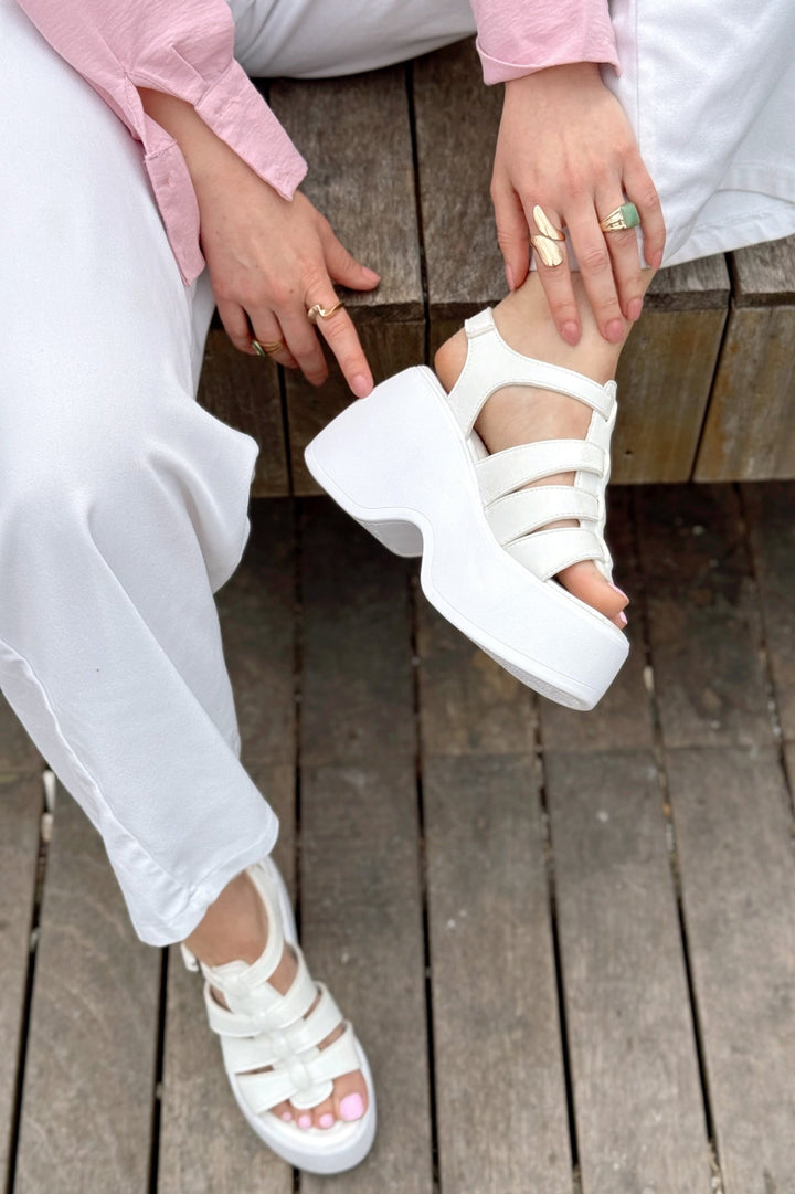 Oneyas Mat Deri Kadın Topuklu Sandalet Beyaz - ILOVESHOES Türkiye
