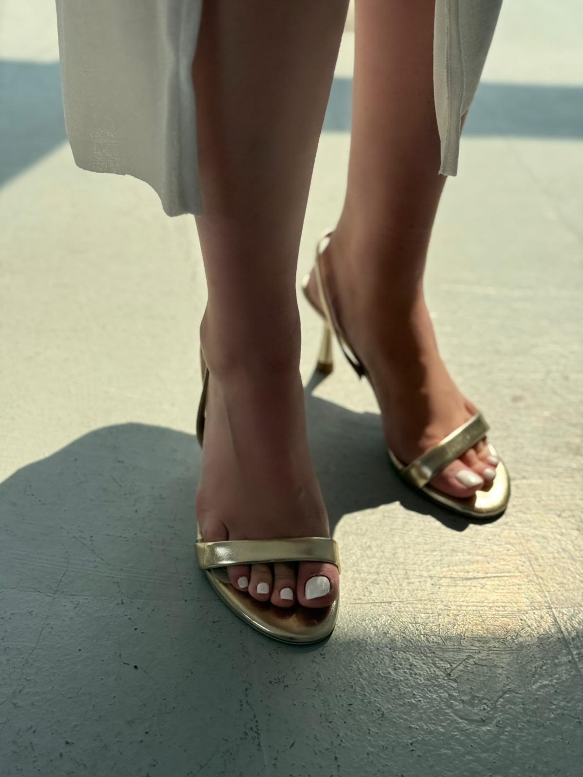 Bedsa Parlak Deri İnce Topuklu Ayakkabı Gold - ILOVESHOES