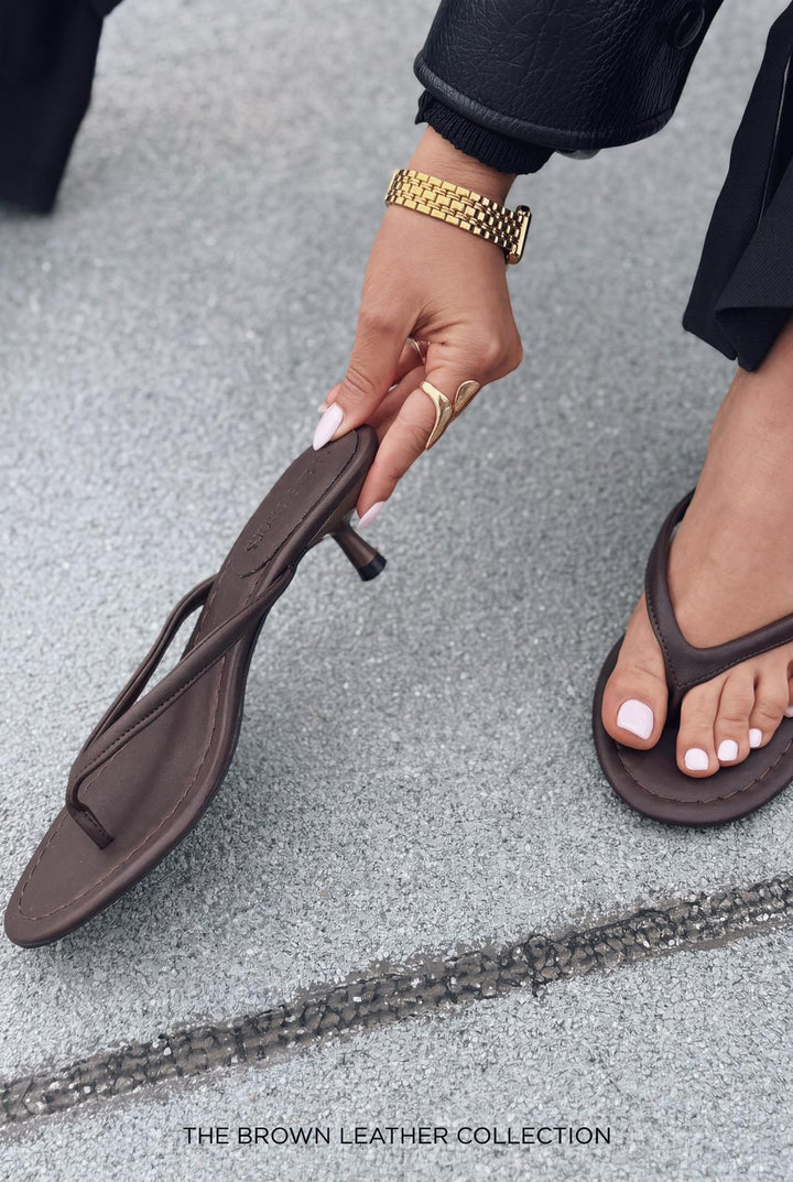 Arlene Acıkahve Mat Deri Kadın Parmak Arası Topuklu Terlik - ILOVESHOES