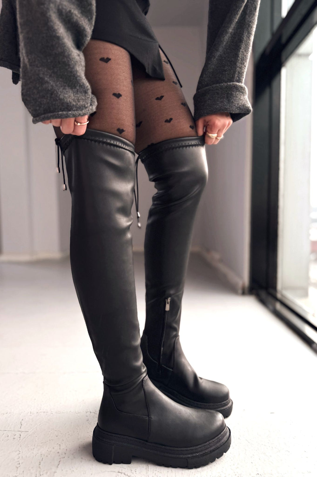 Mavix Siyah Fermuarlı Diz Üstü Bağcıklı Çorap Günlük Kadın Çizme - ILOVESHOES