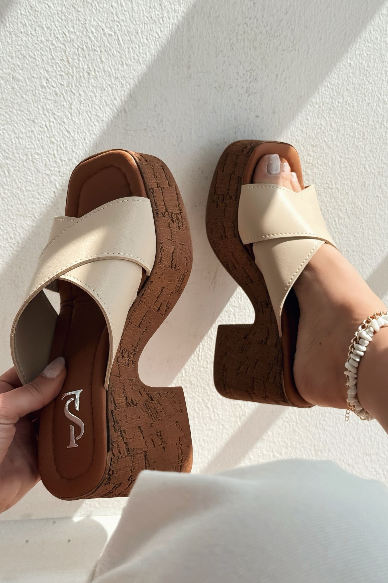 Oyarso Mat Deri Bej Çapraz Bantlı Kadın Platform Terlik - ILOVESHOES