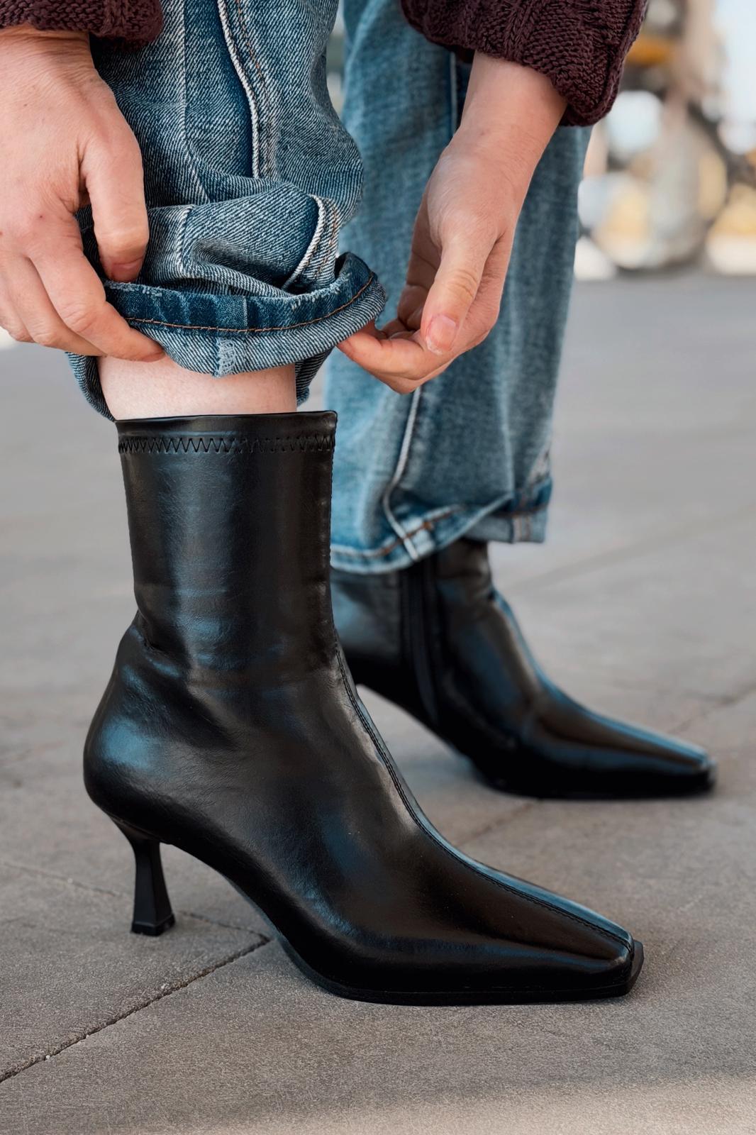 Alderie Kadın Topuklu Bot Siyah Mat Deri - ILOVESHOES