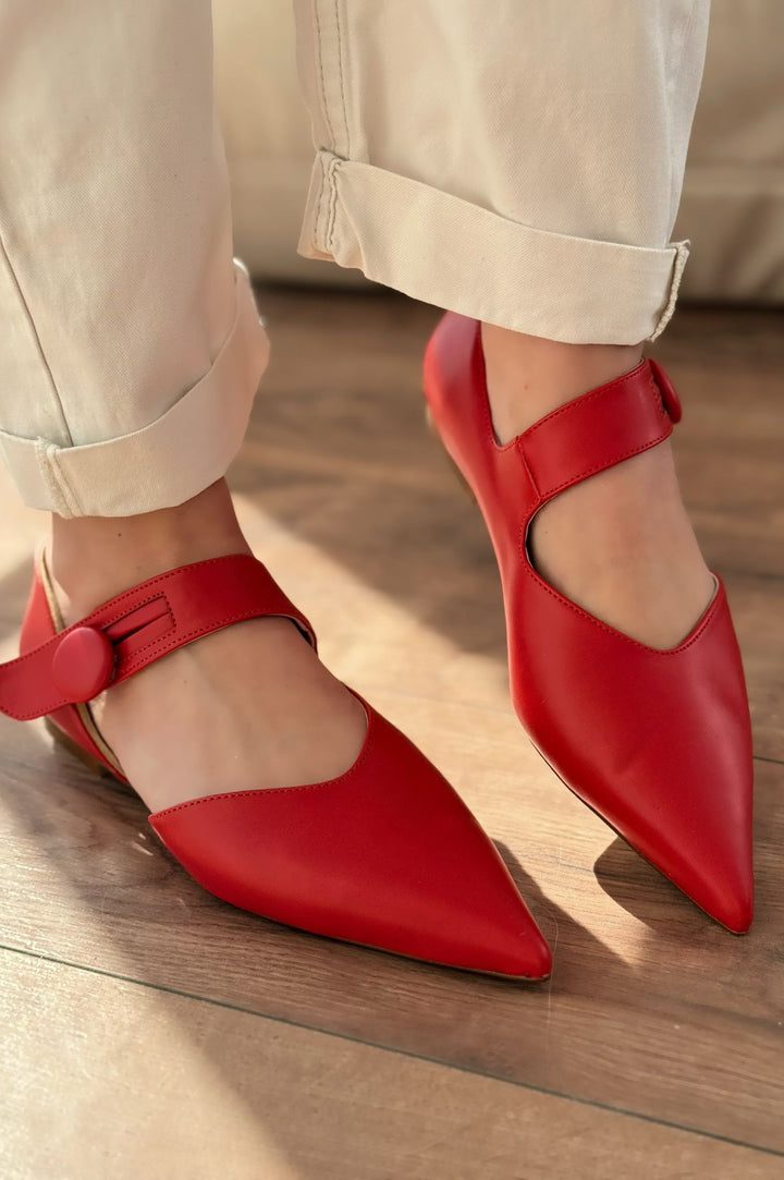 Peronsa Mat Deri Kırmızı Düğme Detaylı Babet - ILOVESHOES