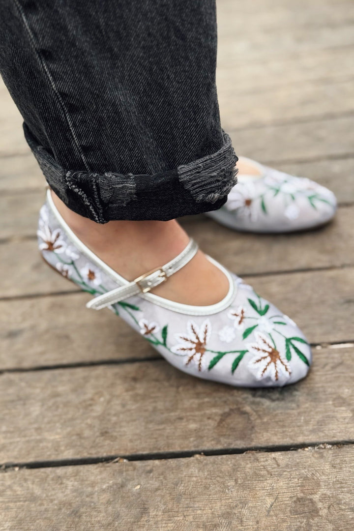 Krysol Embroidered Detailed Gray Fishnet Ballerinas