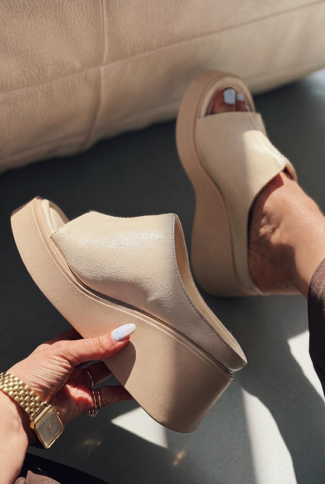 Torvyn Bej Mat Deri Kadın Dolgu Topuklu Terlik - ILOVESHOES