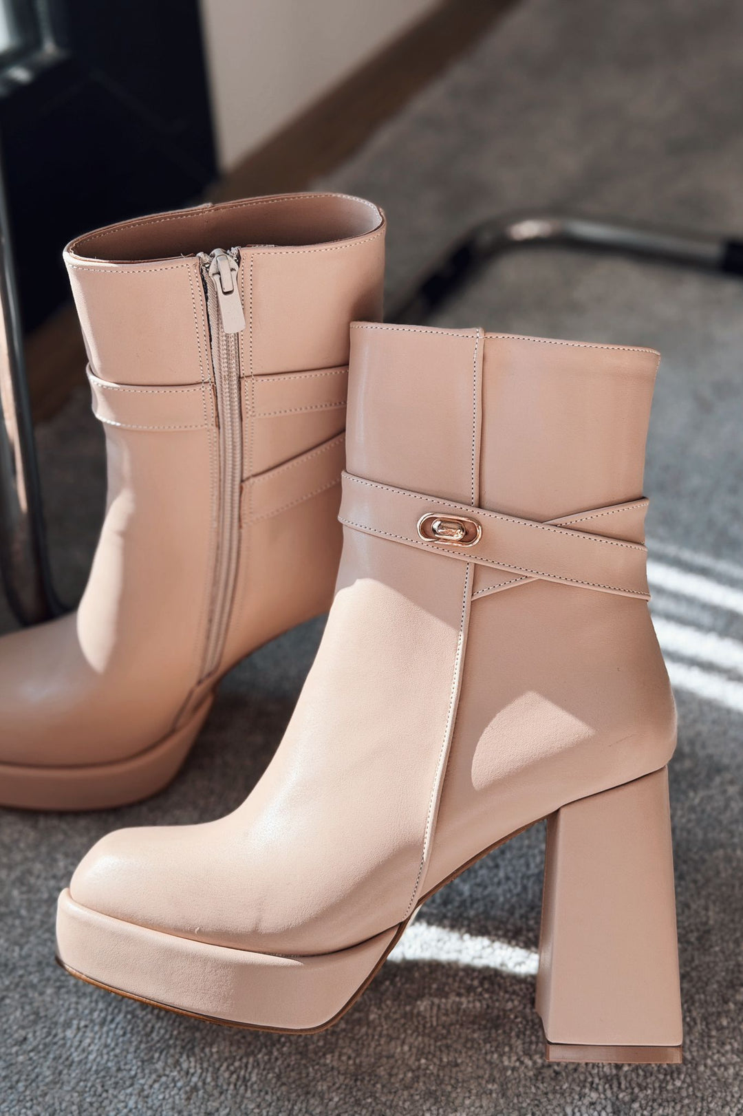 Xeniar Mat Deri Platform Topuklu Fermuarlı Toka Detaylı Bej Kadın Bot - ILOVESHOES