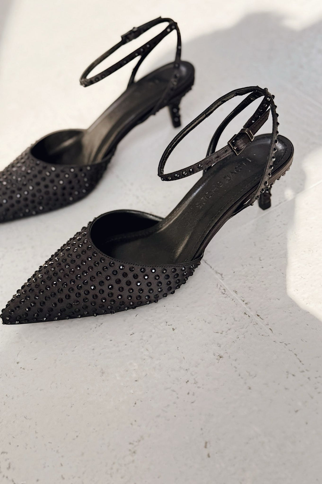 Orynea Saten Siyah Taş Detaylı Kısa Topuklu Kadın Ayakkabı - ILOVESHOES